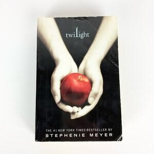 Twilight Novel by Stephanie Meyer 2005 Book 1 in the Twilight Series Romance